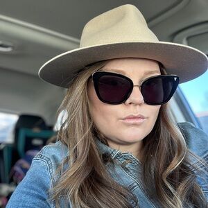 Meet your Posher, Andrea